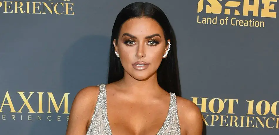 How tall is Abigail Ratchford?